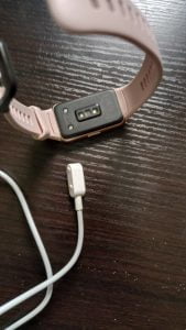 how to charge Huawei Band 6