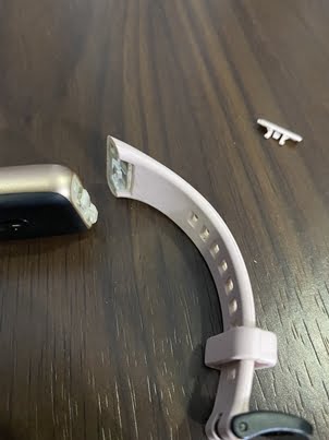 How to Change Huawei Band 6 Straps