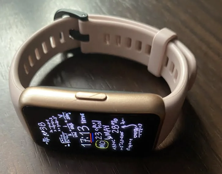 Huawei Band 6 Long-Term Review 2022 - A fine smartband but not a  comprehensive tracker - Geeky Wrist