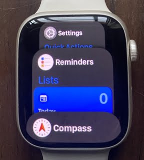 App dock puts recently used apps at the top #WatchOS 9